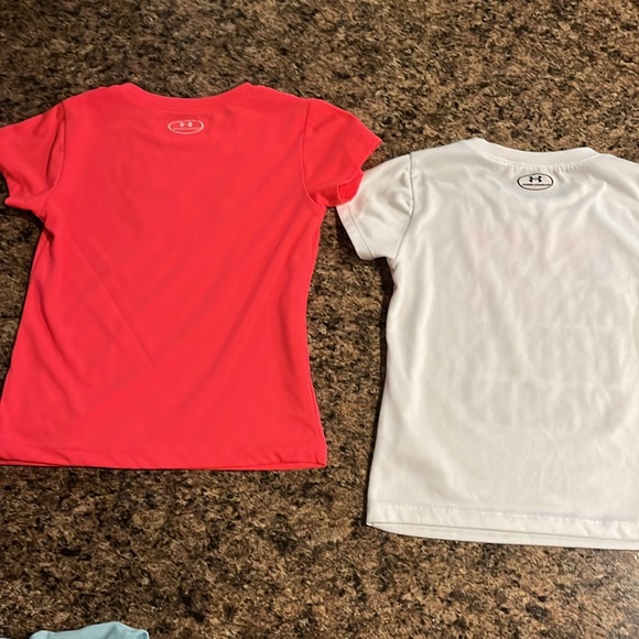 Under Armour T-Shirts (4T) - Picture 2 of 2